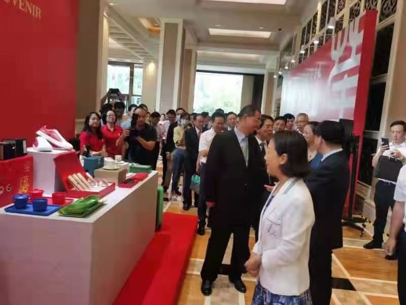 省领导参观我司产品.jpg